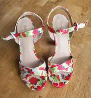 Catwalk Sandalen Gr. 39 mit Blumenmuster Kiel - Schreventeich-Hasseldieksdamm Vorschau