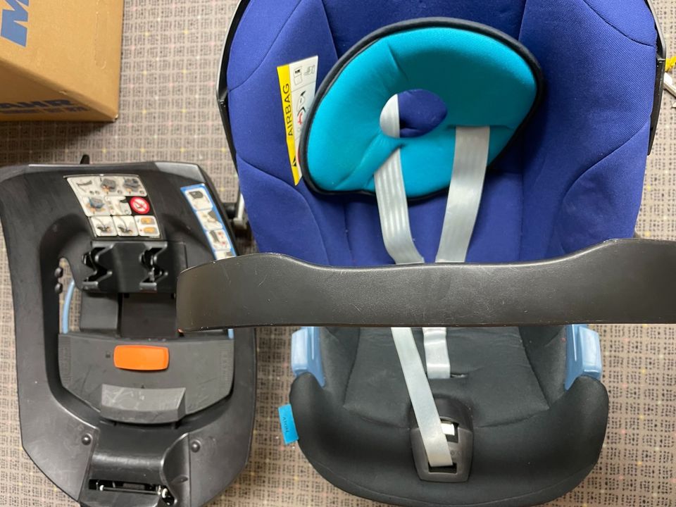 Cybex Aton Babyschale mit Isofix Base in Bornhöved