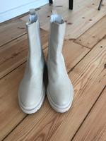LASCANA Lederboots 40 Chelsea Chunky Creme neuwertig Mitte - Tiergarten Vorschau