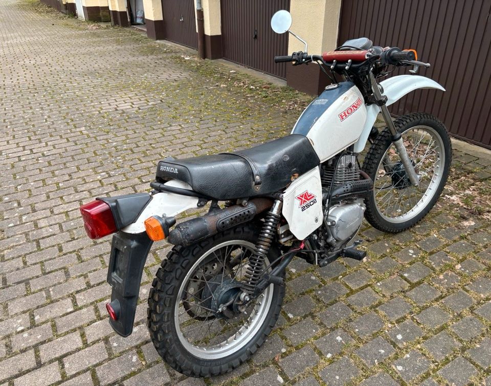 Honda XL 250 S Bj. 04/82 läuft muss aber restauriert werden in Bremen
