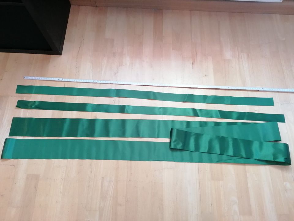 Satinband dunkel grün insg. 480m (4,3m x 10cm & 1,5m x 5cm) in Dresden
