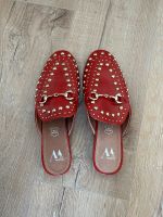 Slipper Halbschuhe Loafer Ballerina Gr. 37 rot Nieten neuwertig Niedersachsen - Scharnebeck Vorschau