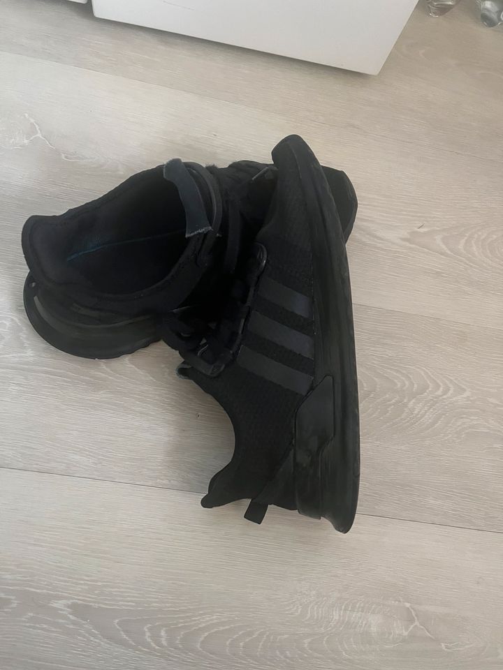 Schuhe Adidas Größe 40 in Stuttgart