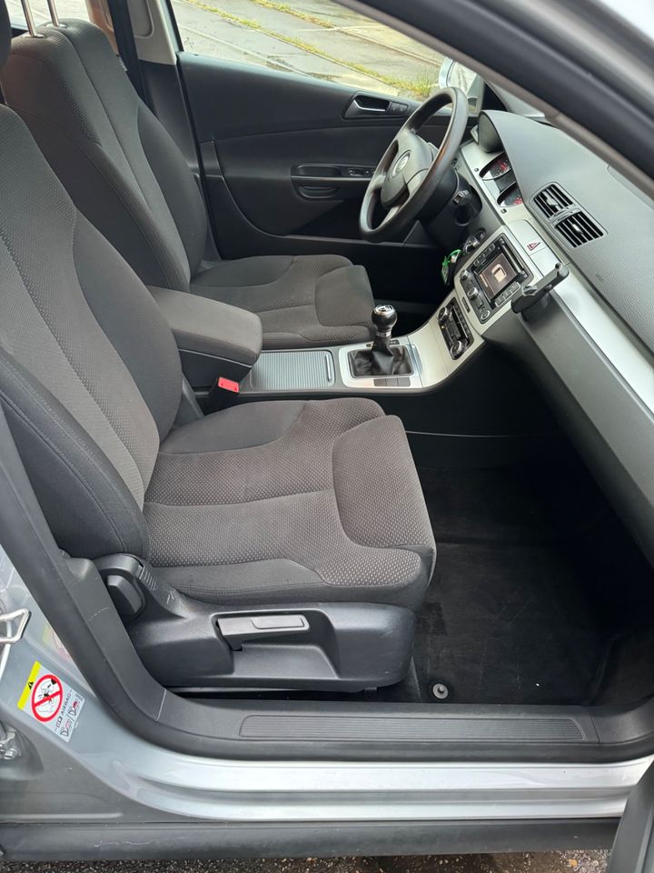 Volkswagen Passat VARIANT 2.0 TDI *Euro 5 * Anhängerkupplung in Velbert