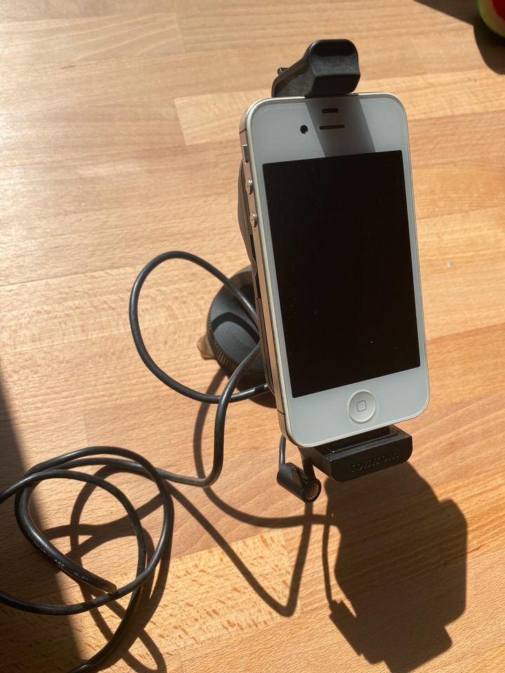 iPhone 4s 16GB weiß mit Zubehör in Bornheim