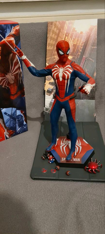Hot Toys 1:6 Spiderman Advanced Suit PS4 in Braunschweig