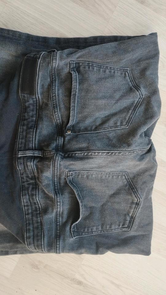 Umstandshosen Jeans Jogginghosen Schwangerschaft 38/M H&M in Borkum