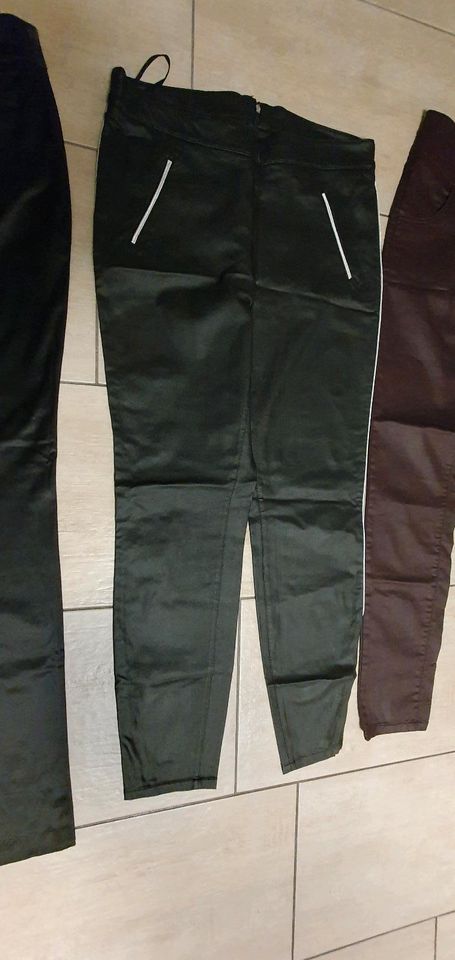 Set mit 3 beschichteten Hosen für Damen Gr. 38/M - neuwertig in Alveslohe