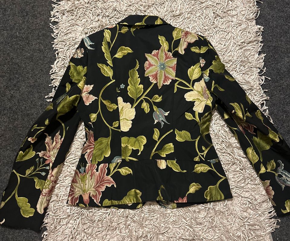 Madeleine Blazer mit Blumen - Gr.36 in Neuss