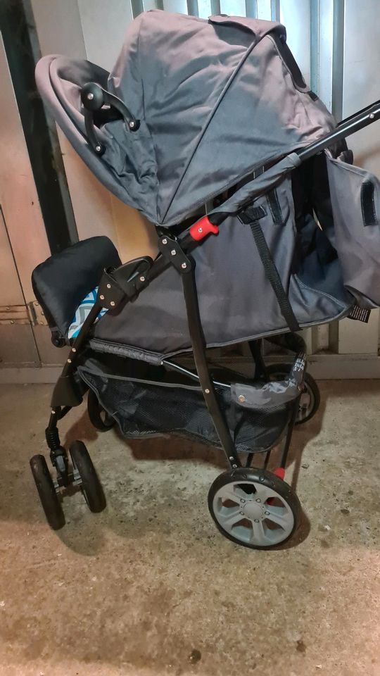 Kinderwagen in Much