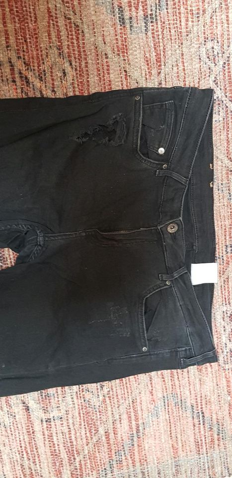 H&M Low waist Hüftjeans destroyed Jeans only schwarz W33 L32 high in Schönberg (Holstein)