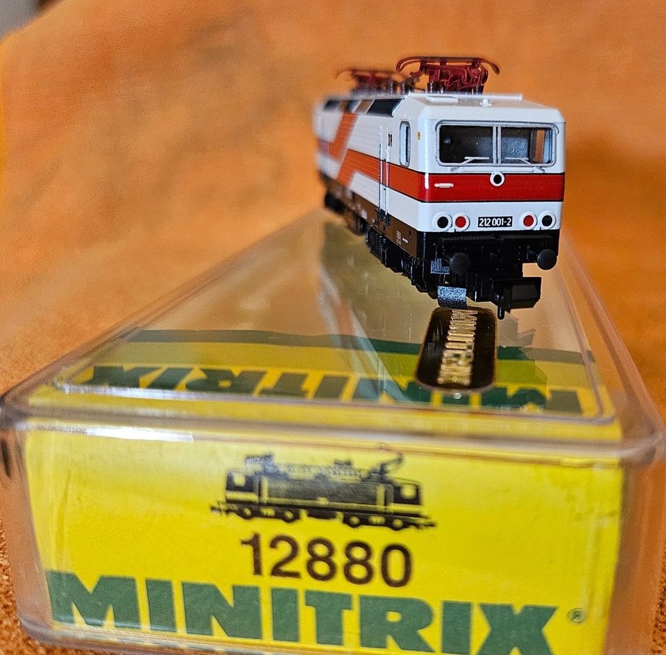 MINITRIX N 12880 E-Lok BR 212 weiß/rot 'White Lady' DR (1992) in Eisenhüttenstadt