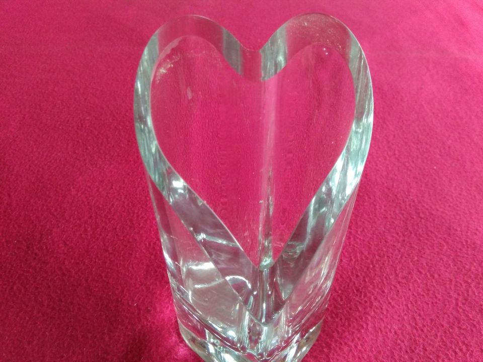 NEU--1 BLUMENVASE-transparent-Öffnung HERZFORM--700Gramm in Elmshorn