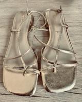 TAMARIS Sandalen gold Zehentrenner Gr. 39 (incl. Versand) Baden-Württemberg - Baden-Baden Vorschau