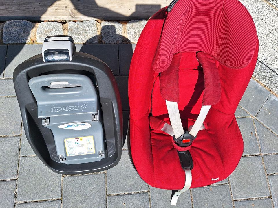 FamilyFix base und Maxi Cosi Pearl 9-18kg in Altenstadt an der Waldnaab