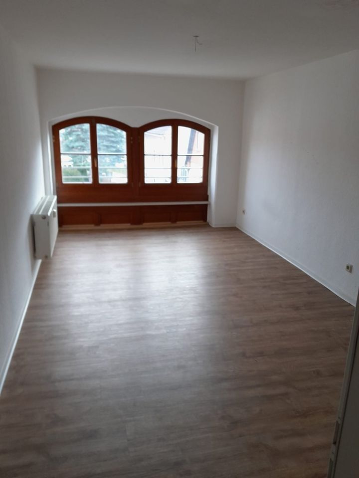 086_3-Raum-Wohnung mit Wendeltreppe auf der Bergstraße 2b in 02742 Neusalza-Spremberg zu vermieten! in Bautzen