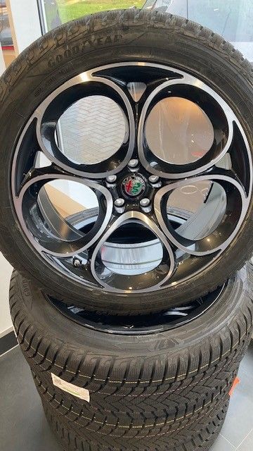 ORIGINAL WINTERKOMPLETTRÄDER ALFA ROMEO STELVIO 20" NEU! in Gettorf