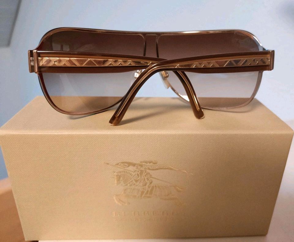 Burberry Sonnenbrille braun in Straubenhardt