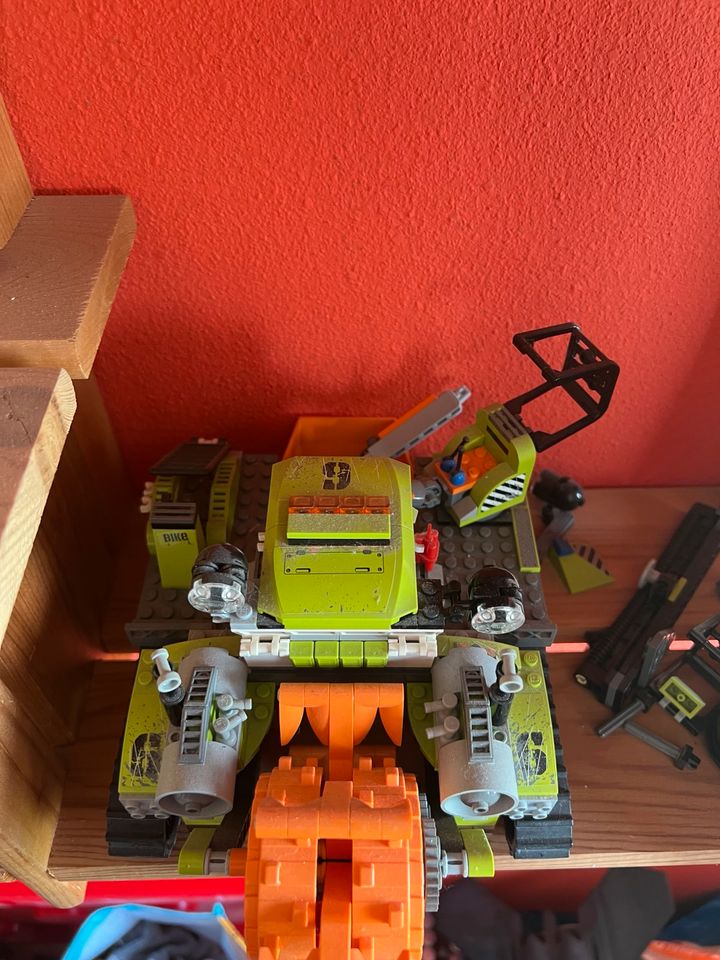 Lego Power Miners diverse Fahrzeuge in Halle