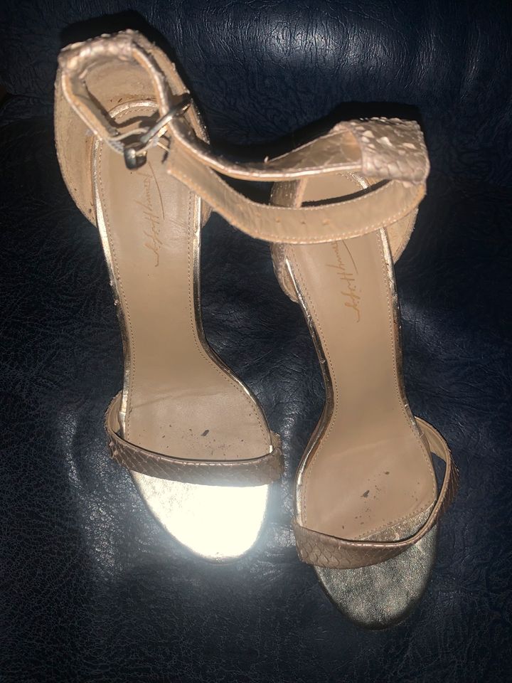 Tommy Hilfiger“ Riemchen High Heels Gr39 gold/ Ledersohle in  Baden-Württemberg - Waibstadt | eBay Kleinanzeigen ist jetzt Kleinanzeigen