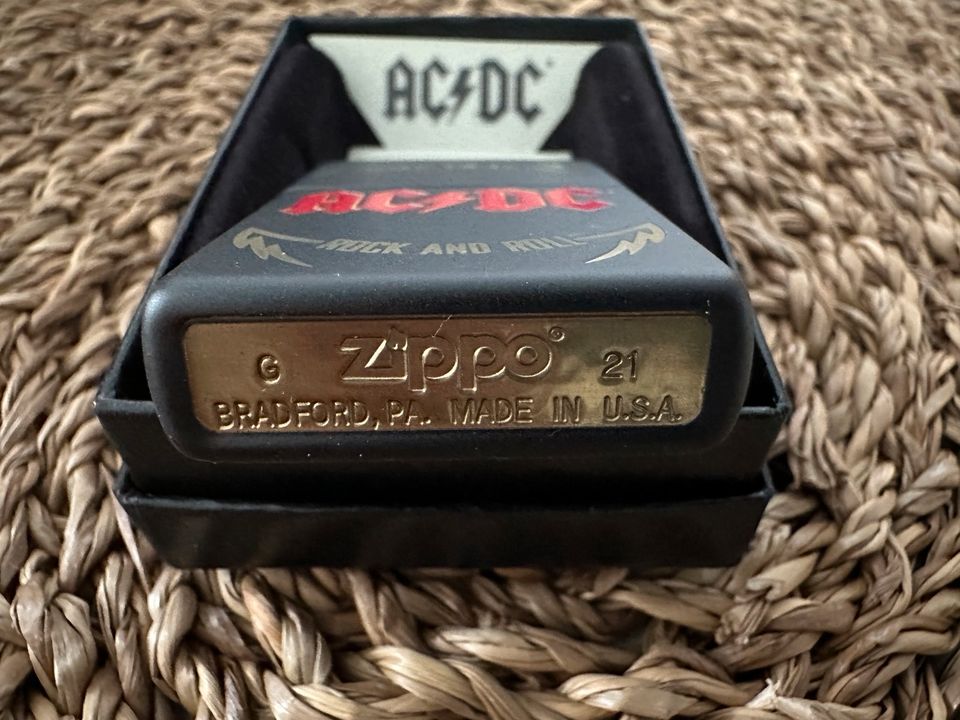 Orginal zippo AC/DC® Feuerzeug Feuerzeugbenzin in Duisburg