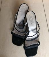 Versace Sandalen in Größe 37,5 Niedersachsen - Garbsen Vorschau