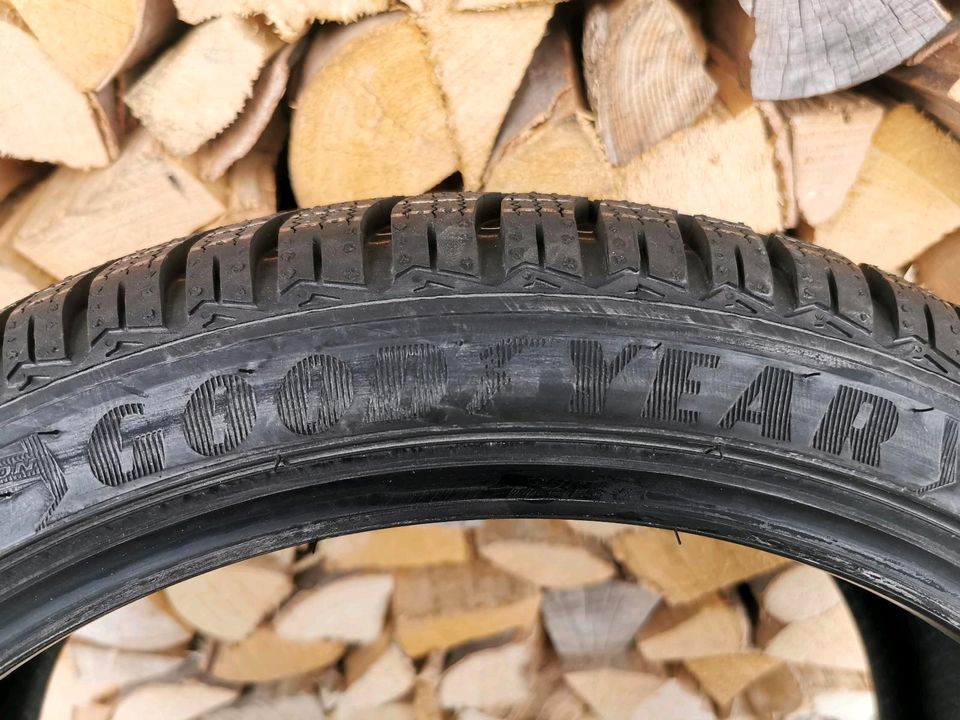 NEU 1 Winterreifen 225/40 R18 92V Goodyear UltraGrip 8 MO DOT 22 in Rietheim-Weilheim