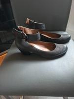 Schuhe aus Leder innen und außen. Niedersachsen - Wolfsburg Vorschau
