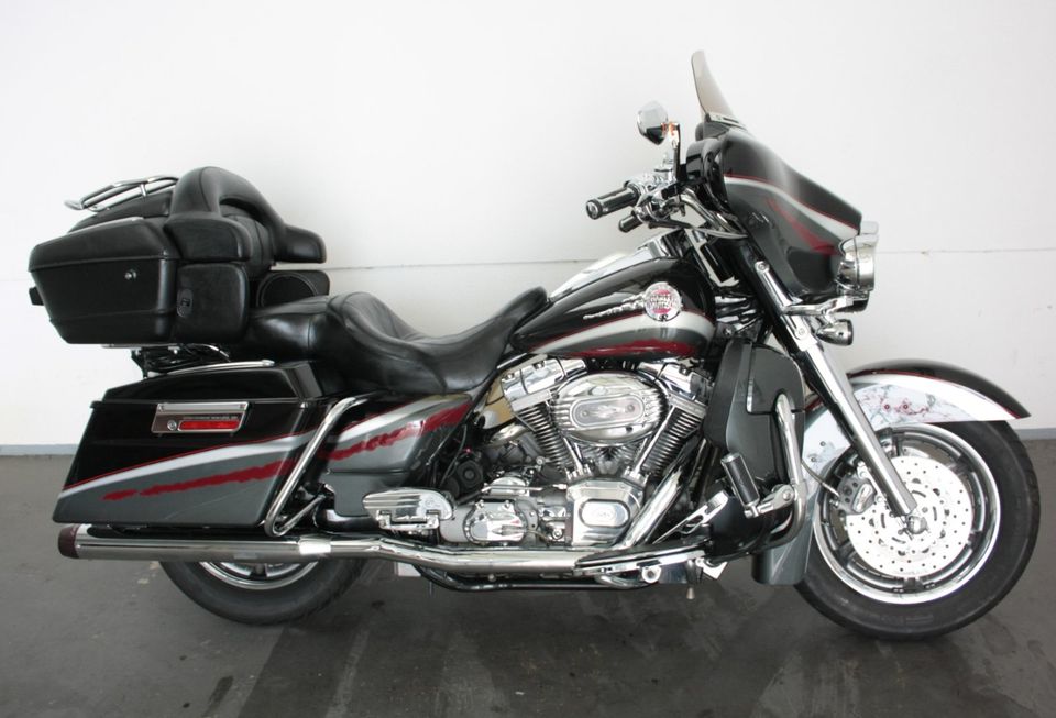 Harley-Davidson FLHTCUSE CVO Screamin' Eagle E-Glide Ultr. Clas. in Meinerzhagen