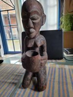 Statue einer knieenden Frau mit Mörser/Schale, 41 cm aus Uganda Niedersachsen - Wedemark Vorschau