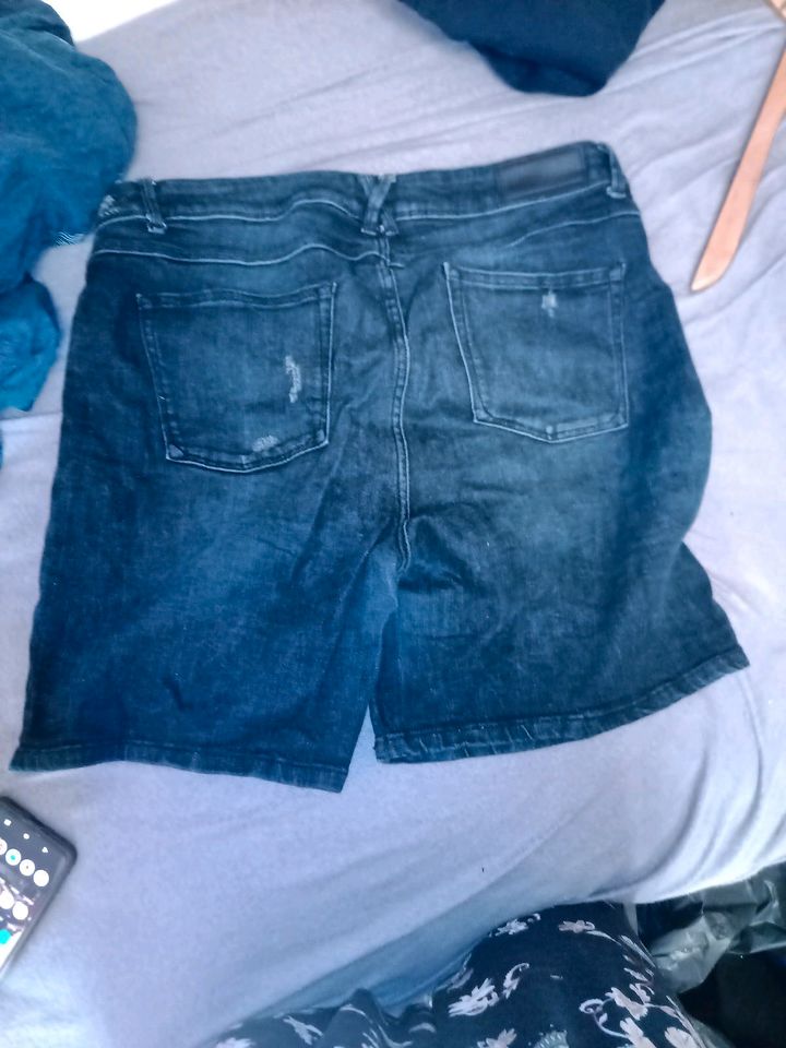 Kurze Hose, schwarz gr44, Jeans in Mönchengladbach