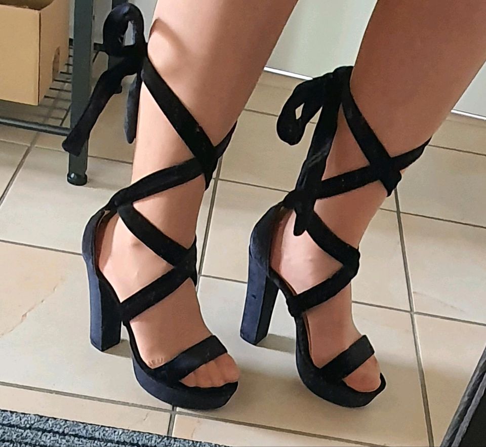 Sandalen Pumps Samt Schwarz 38 in Saerbeck