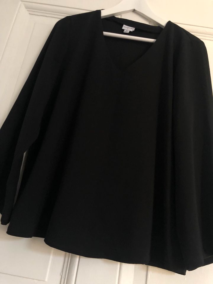 Schwarze neuwertige Bluse von Only in Berlin