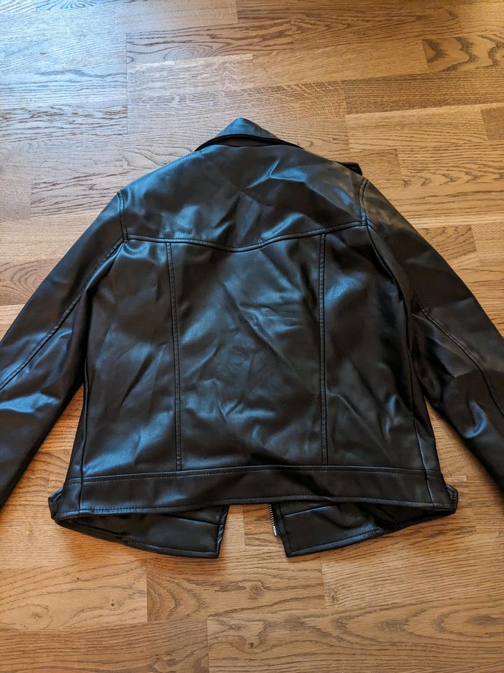 Schwarze Jacke von Zara in Leder-Optik, Größe 140 in Berg bei Neumarkt i.d.Opf.