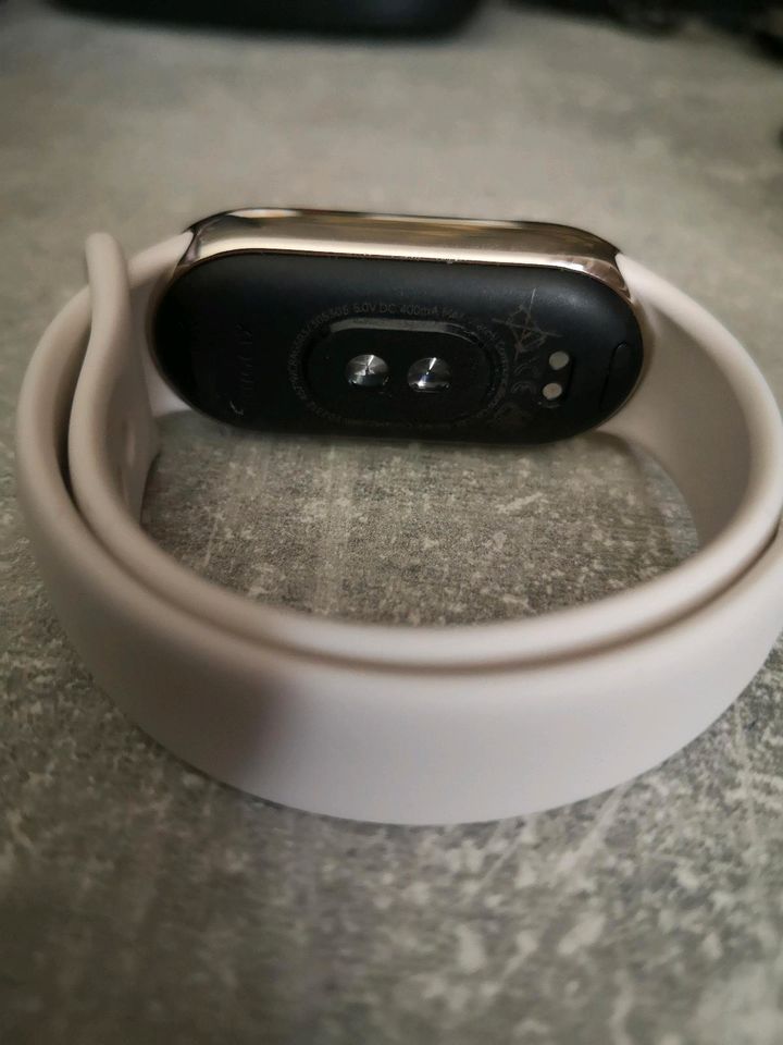 Xiaomi Smart Band 8 in Schlangen