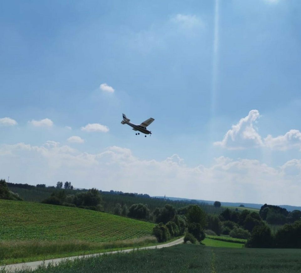 RC 2,4 Ghz. Flugzeug SUPER TRAINER ferngesteuertes Modell Flieger in Rottenburg a.d.Laaber