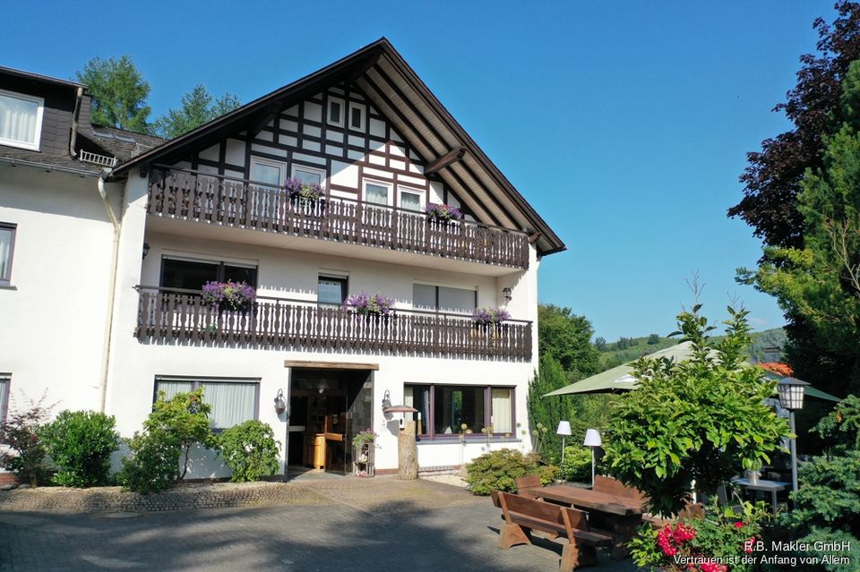 R.B. Makler: Verwirklichen Sie Ihre Träume mit diesem wunderschönen Landhotel in Lennestadt
