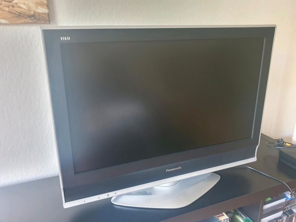 Panasonic Viera TX-D32LT74F LCD Fernseher in Hannover