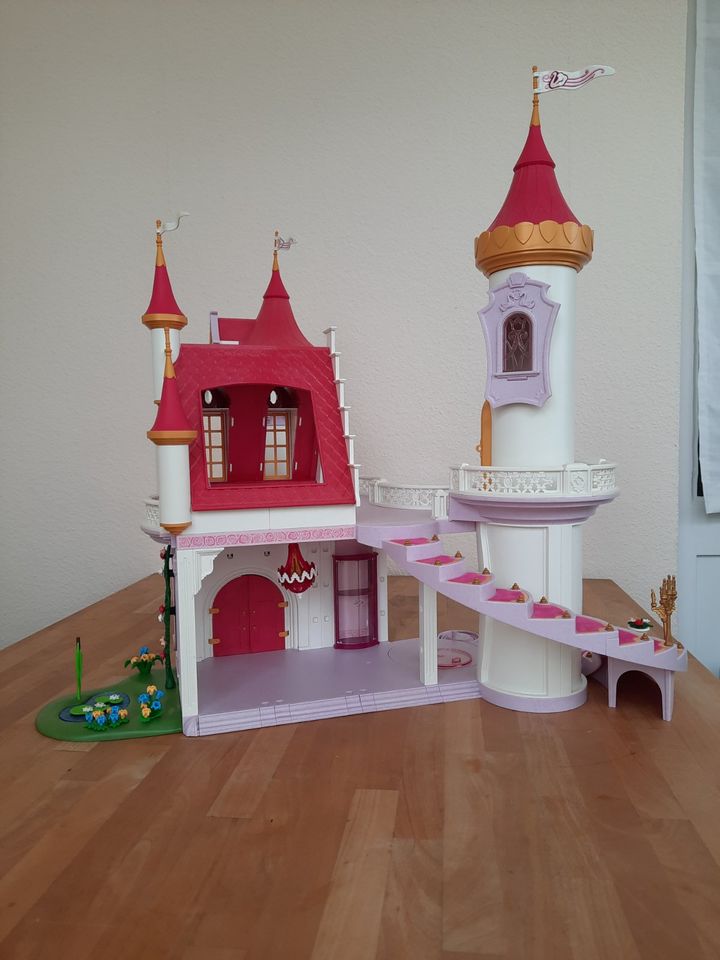 Playmobil Schloss 5142 + Zusatzsets 5145/5146/5147 in Bielefeld