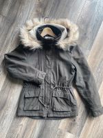 Only Winterjacke Übergangsjacke khaki grün Fell Plüsch Kapuze S Nordrhein-Westfalen - Meschede Vorschau