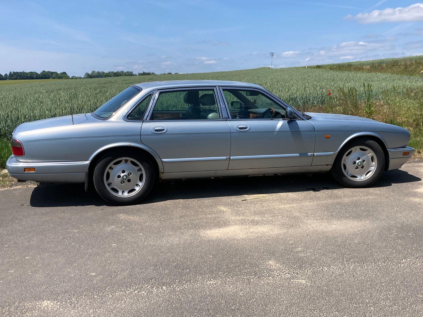 Abbildung des Autos Jaguar XJ6 4.0 Sovereign…
