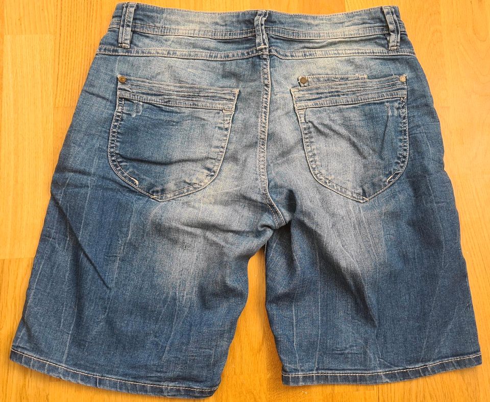 Jeans-Shorts 4 Stück Gr.40 in Baden-Baden