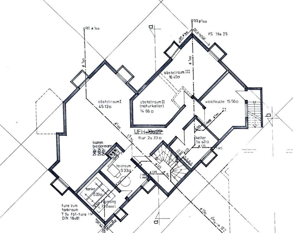 Attraktives 1-2 Familienhaus mit großem Garten und einer Doppelgarage zu verkaufen... in Bad Friedrichshall