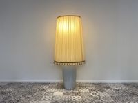 WMK Edle und sehr gut erhaltene 140cm große Vintage Bodenlampe mit wunderschönem Lampenschirm und Vasenfuß aus Porzellan # Lampe Leuchte Stehlampe Stehleuchte Leselampe Vasenlampe Retro Mid-Century Friedrichshain-Kreuzberg - Friedrichshain Vorschau