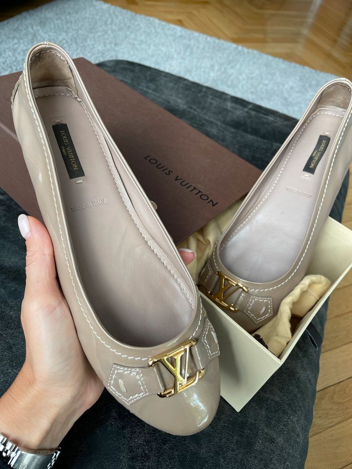 Louis Vuitton ballerina Lackleder Puder beige in Hamburg