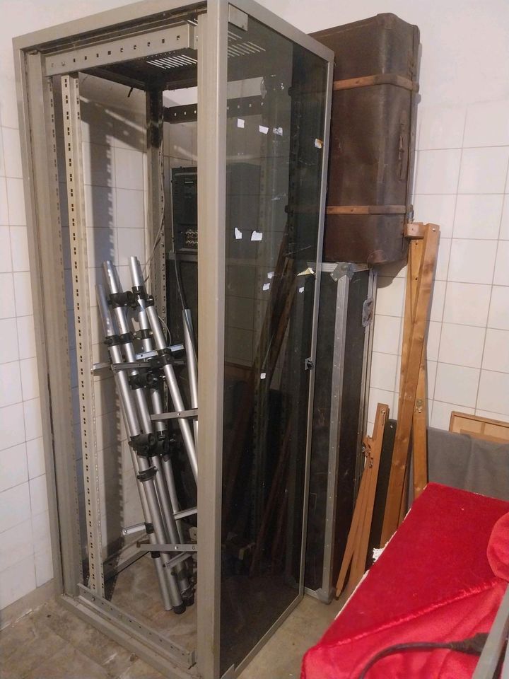 Serverschrank 19 Zoll mit Glastür in Eppelsheim