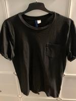 Schwarzes T-Shirt / Größe S Nordrhein-Westfalen - Bottrop Vorschau