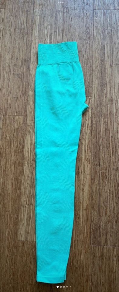 ✨H&M Sport Leggings Move Gr. S grün *NEU✨ in Dreieich