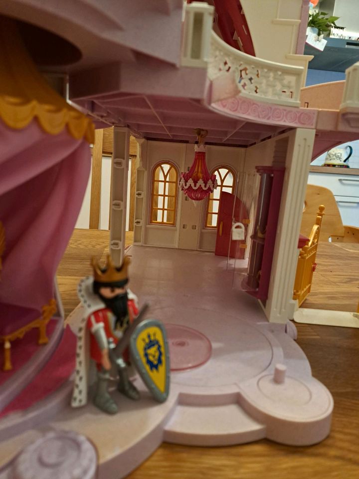 Playmobil Märchenschloss mit Zaubererturm und Ritterburg in Chemnitz