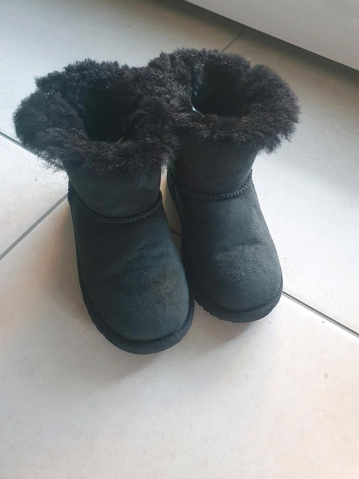 Ugg Boots Schuhe Größe 30 guter Zustand in Hiddenhausen